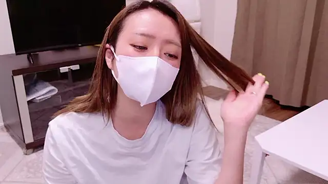 ayu yu xo online show from September 10, 2025, 4:28 pm