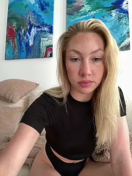 LuisaBecker online show from May 12, 2026, 1:06 pm
