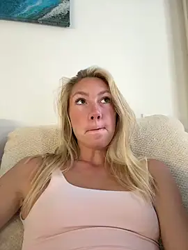 LuisaBecker online show from May 23, 2026, 12:37 pm