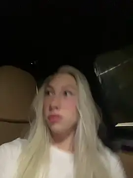 LuisaBecker online show from March 15, 2025, 7:59 pm