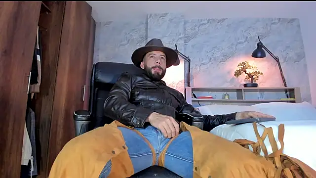 bruno woods online show from October 7, 2025, 12:00 am