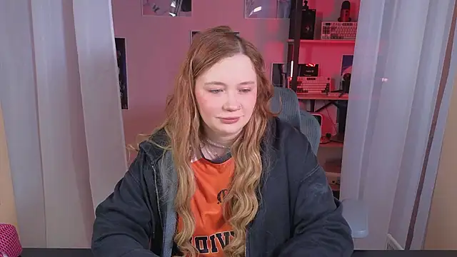 Snapshot of carolina_elf chatting on February 18, 2026, 5:16 am carolina elf online show from February 18, 2026, 5:16 am