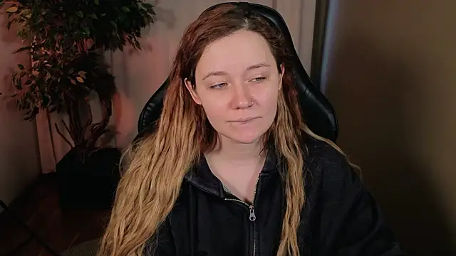 Snapshot of carolina_elf chatting on March 16, 2026, 5:44 am carolina elf online show from March 16, 2026, 5:44 am