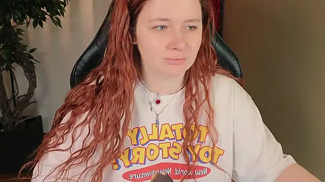 Snapshot of carolina_elf chatting on November 19, 2025, 12:38 pm carolina elf online show from November 19, 2025, 12:38 pm