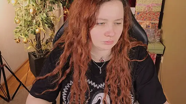 Snapshot of carolina_elf chatting on December 23, 2025, 4:45 am carolina elf online show from December 23, 2025, 4:45 am