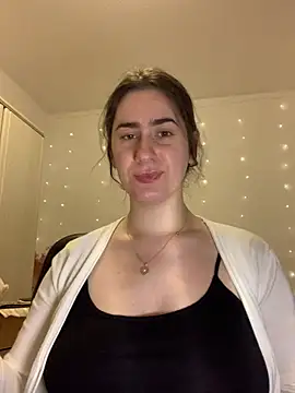 INELIKA online show from April 8, 2026, 10:33 pm