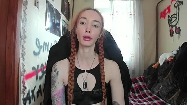 Roxy Silver online show from March 1, 2025, 10:45 am