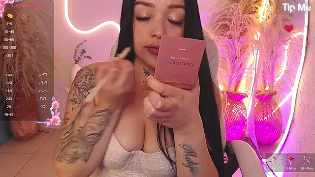ViolettaHotLatin  online show from May 2, 2026, 12:43 pm