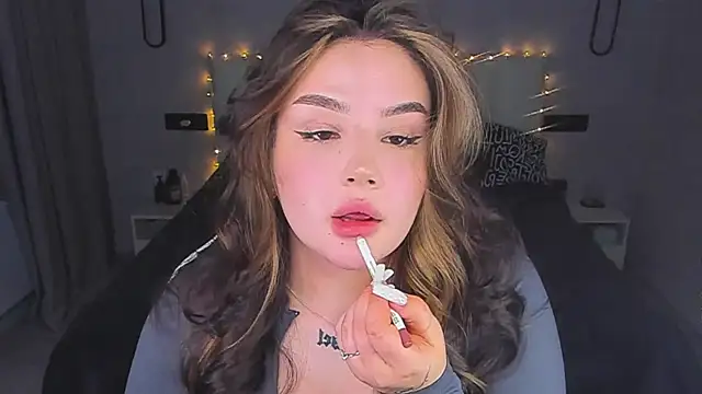 little m0use online show from April 4, 2026, 4:57 pm