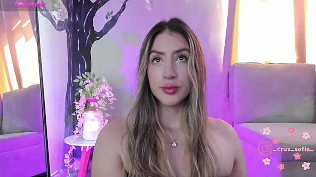  AlejaCruz  online show from April 23, 2026, 7:26 pm