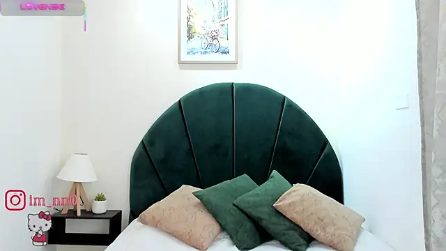  AlejaCruz  online show from January 12, 2026, 5:53 pm