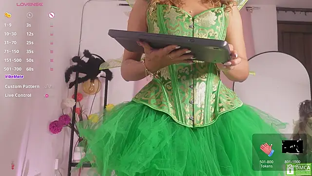 Miranditta online show from November 1, 2025, 5:36 am