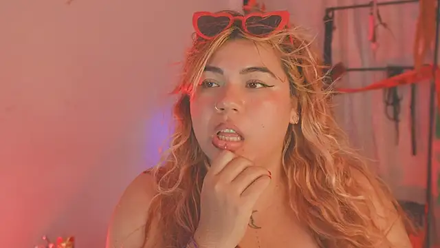 Samanta cutee online show from November 7, 2025, 10:24 pm