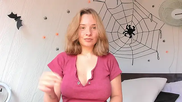 Sophy Bunny online show from October 16, 2025, 8:50 pm