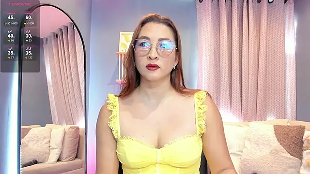  LaraMom  online show from June 9, 2026, 7:37 pm