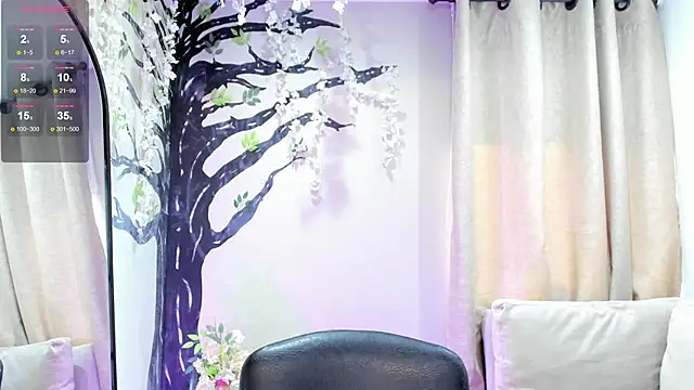  LaraMom  online show from June 3, 2026, 7:40 pm