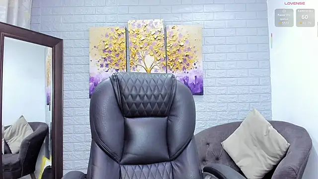  LaraMom  online show from January 7, 2026, 8:03 pm