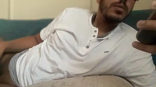 Mooka69 online show from December 5, 2025, 1:21 pm