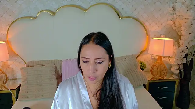 MayraVegas online show from July 25, 2026, 2:01 pm