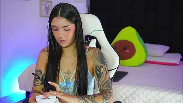 Marianamonroe  online show from February 13, 2026, 7:03 pm