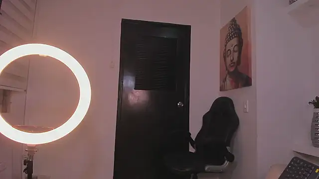 jenaa  online show from January 14, 2026, 12:42 pm