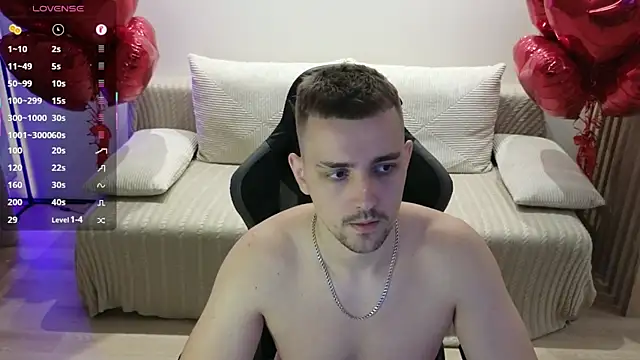 Larstar01 online show from October 5, 2025, 8:10 pm