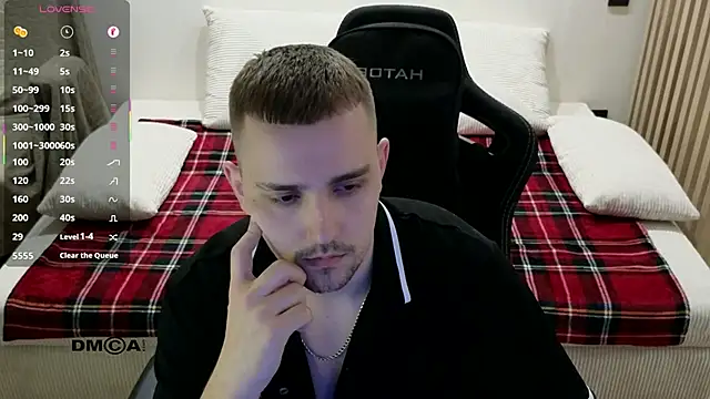 Snapshot of Larstar01 chatting on March 19, 2026, 8:53 pm Larstar01 online show from March 19, 2026, 8:53 pm