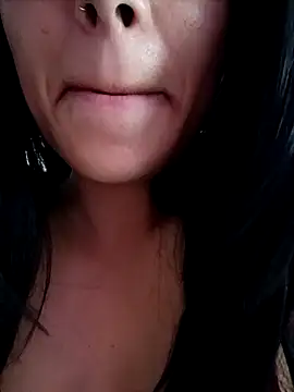 tiffani  love online show from October 9, 2025, 8:20 pm