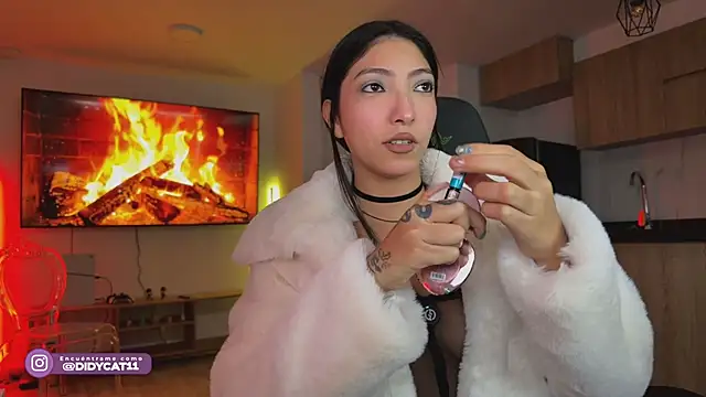 MarianaBranzz online show from May 3, 2026, 2:42 pm