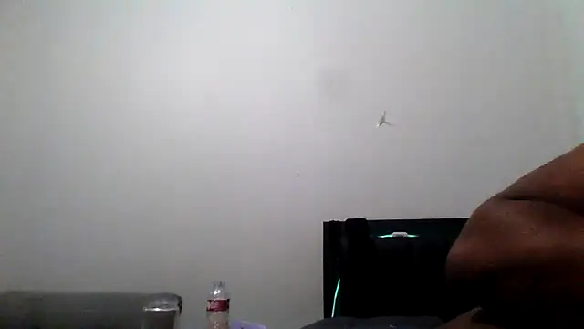 Snapshot of bigdick5157 chatting on March 8, 2026, 2:15 am bigdick5157 online show from March 8, 2026, 2:15 am