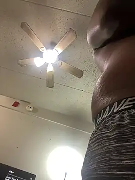 Snapshot of bigdick5157 chatting on March 18, 2026, 2:41 pm bigdick5157 online show from March 18, 2026, 2:41 pm