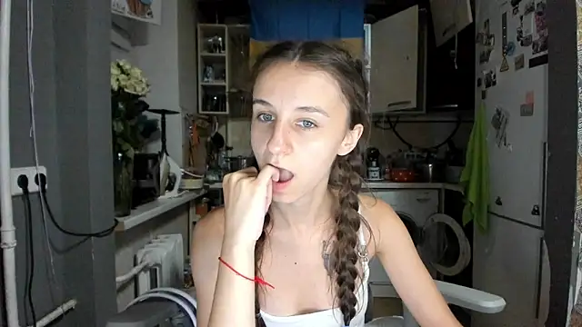  Nika Kik online show from August 5, 2026, 5:51 pm