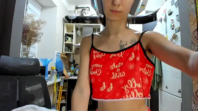  Nika Kik online show from December 1, 2025, 5:03 pm