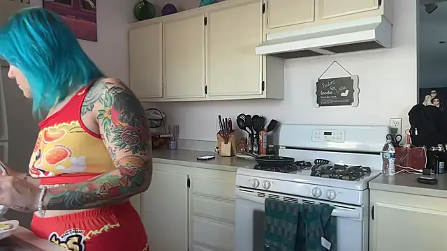 CherryBombBomb online show from September 12, 2025, 10:20 pm