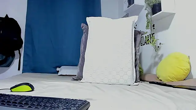 Aronxxs online show from February 28, 2026, 9:42 am