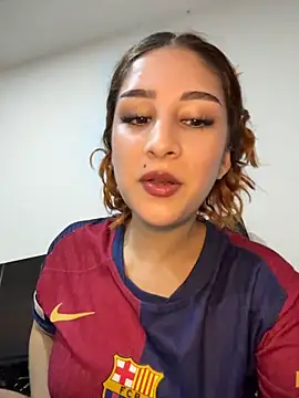 Mon Cherry online show from February 4, 2026, 1:33 am