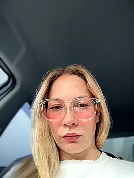 LavenderHot online show from June 21, 2026, 12:27 am