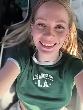 LavenderHot online show from March 9, 2025, 8:18 am