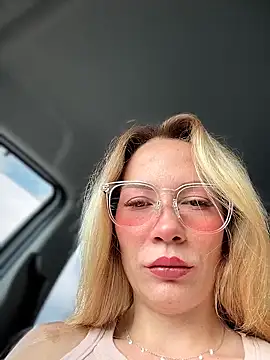 LavenderHot online show from June 15, 2026, 2:01 am