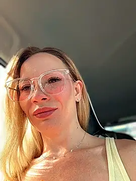 LavenderHot online show from June 28, 2026, 2:29 am