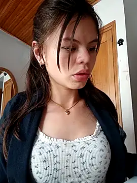 Snapshot of Violeta_12- chatting on March 17, 2026, 7:28 pm Violeta 12- online show from March 17, 2026, 7:28 pm