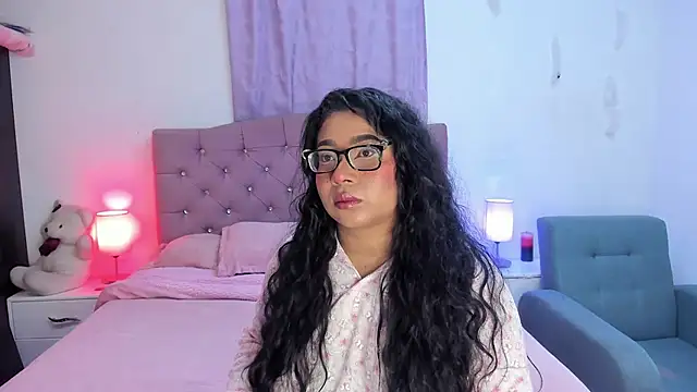 Latinabombsheell online show from January 12, 2026, 5:03 am