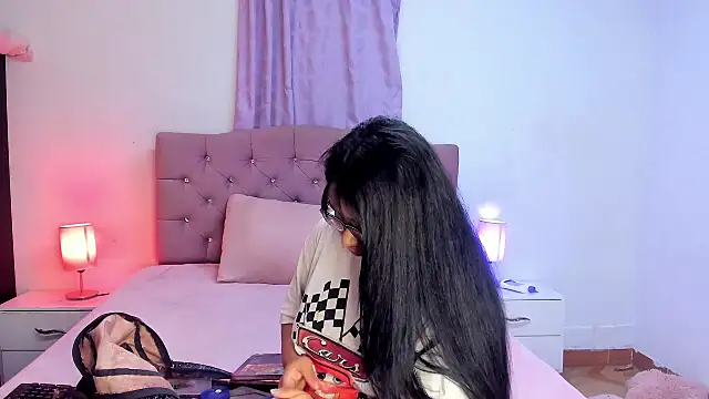 Latinabombsheell online show from September 30, 2025, 5:57 am