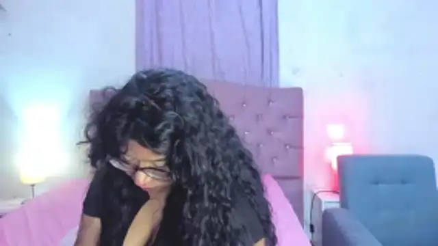 Latinabombsheell online show from June 11, 2026, 12:32 am