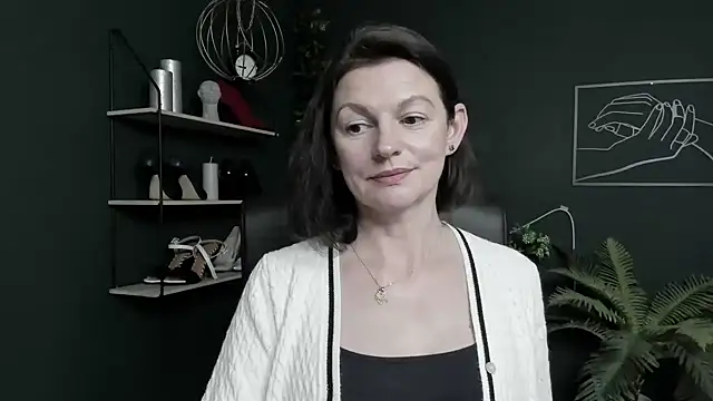 VivianWILD online show from July 7, 2026, 6:47 am