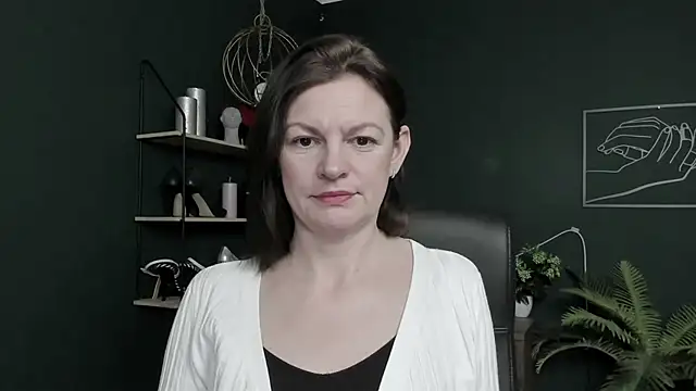VivianWILD online show from April 28, 2026, 5:56 am