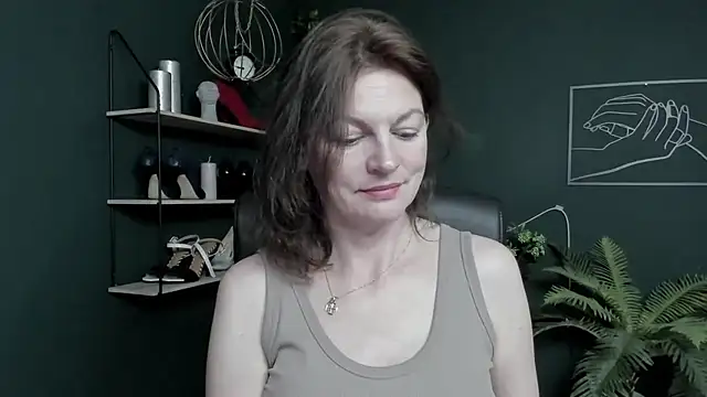 VivianWILD online show from July 6, 2026, 5:58 am