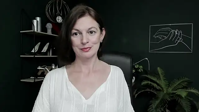 VivianWILD online show from July 28, 2026, 1:10 pm