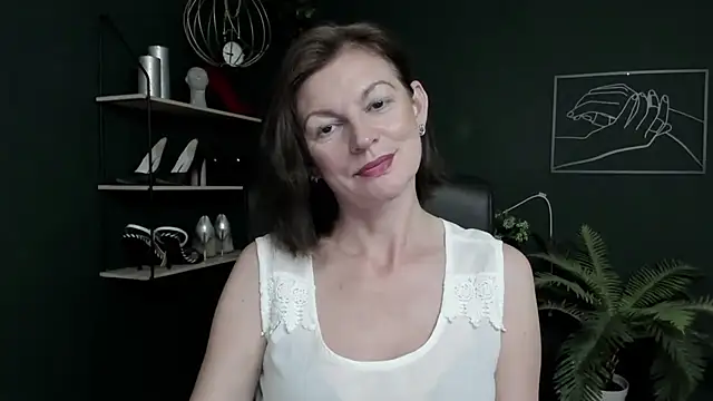 VivianWILD online show from August 4, 2026, 6:40 am
