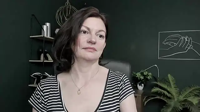 VivianWILD online show from May 21, 2026, 6:33 am